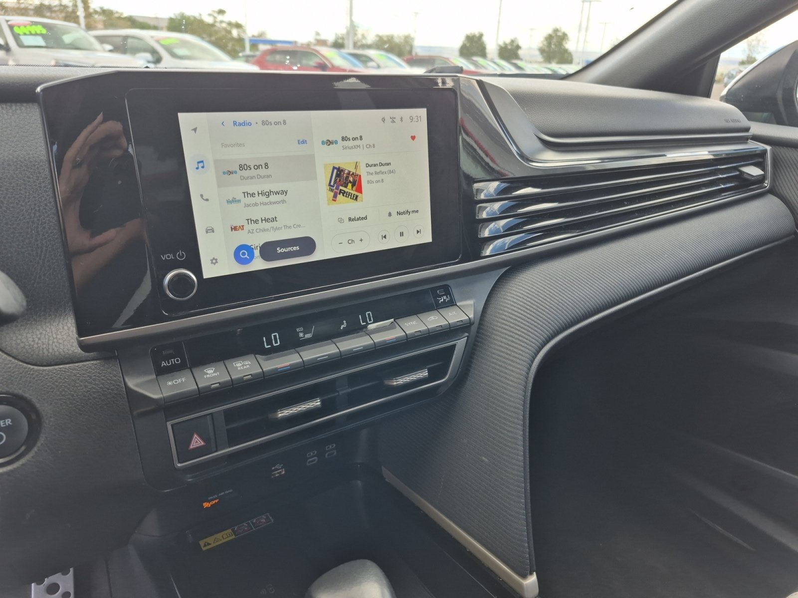 Used 2025 Toyota Camry SE FWD image 11