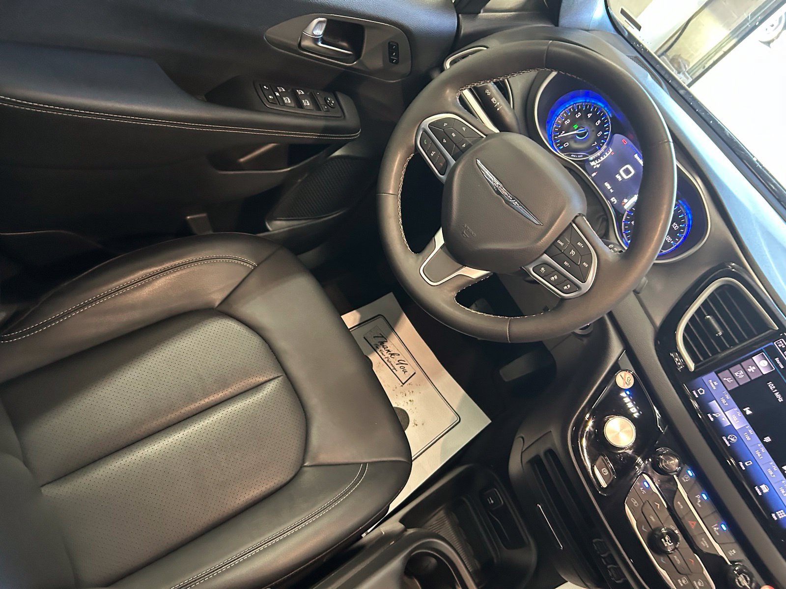 Used 2025 Chrysler Pacifica Select FWD image 26