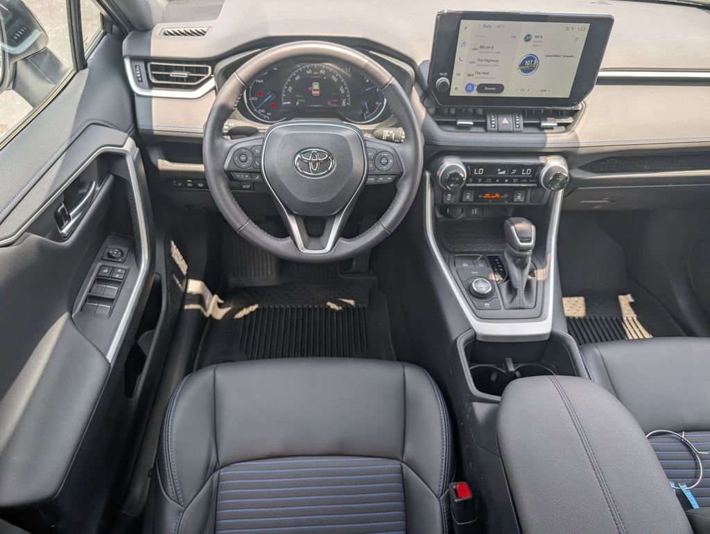 Used 2025 Toyota RAV4 XSE w/ Weather Package AWD/4WD image 11