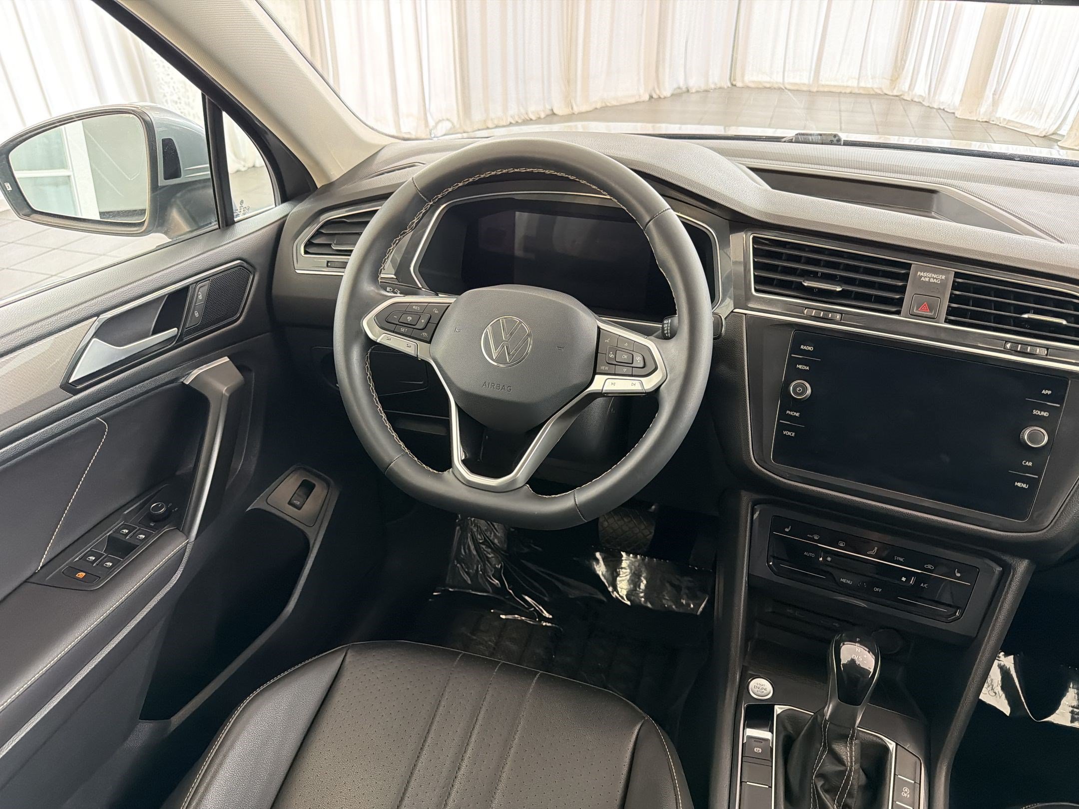 Used 2022 Volkswagen Tiguan SE FWD image 28