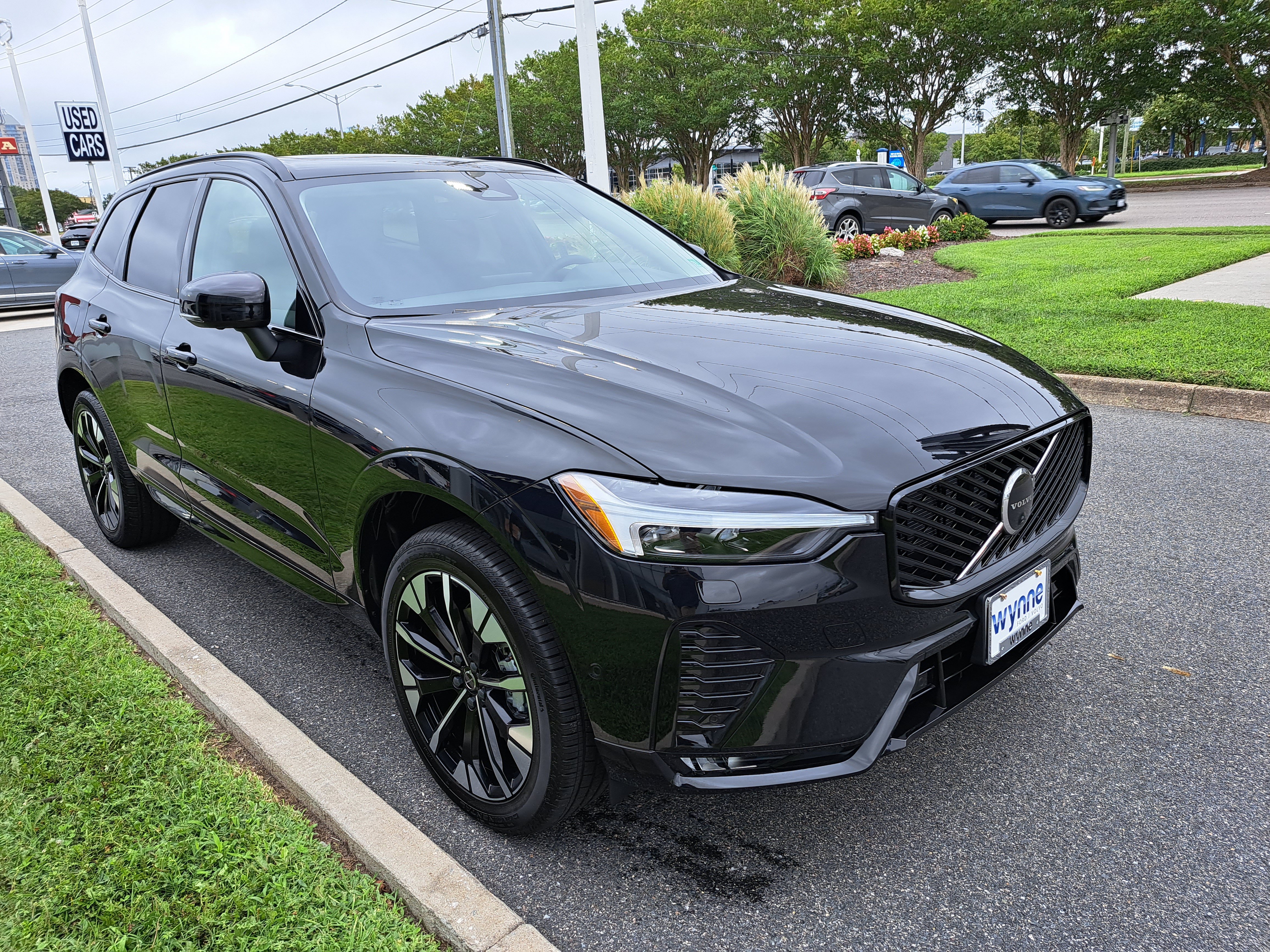New 2026 Volvo XC60 B5 Plus w/ Protection Package Premier AWD/4WD image 2