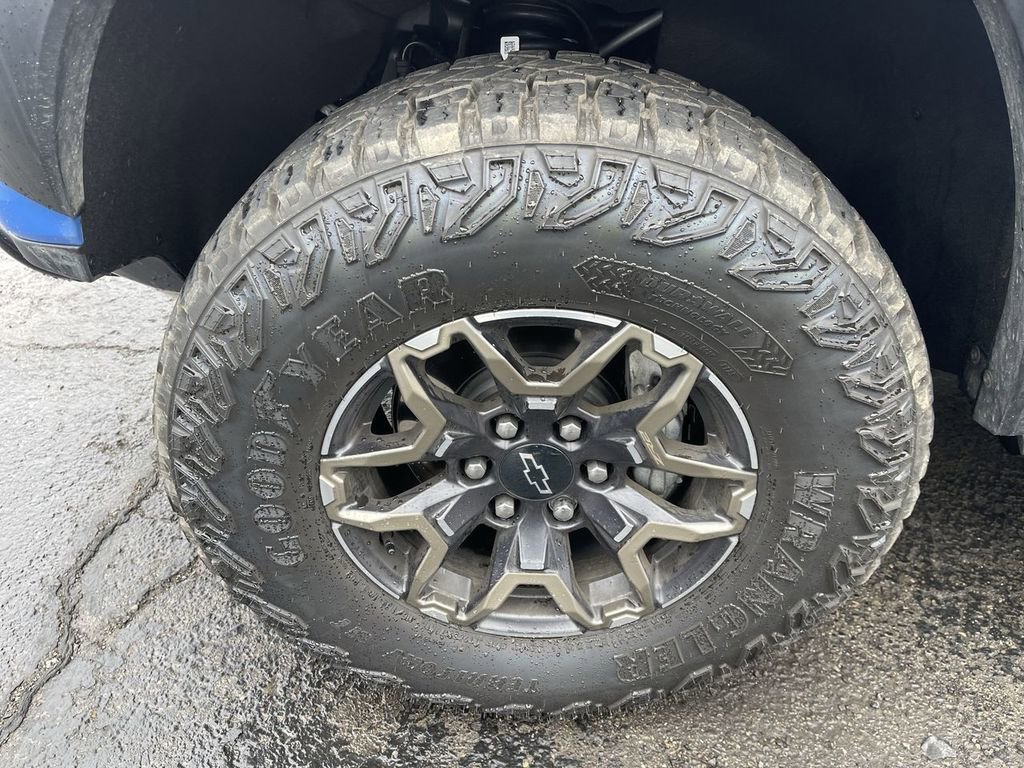 Used 2025 Chevrolet Colorado ZR2 w/ Technology Package image 10