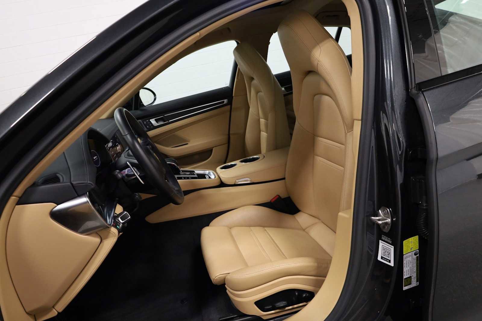 Certified 2023 Porsche Panamera 4 image 5