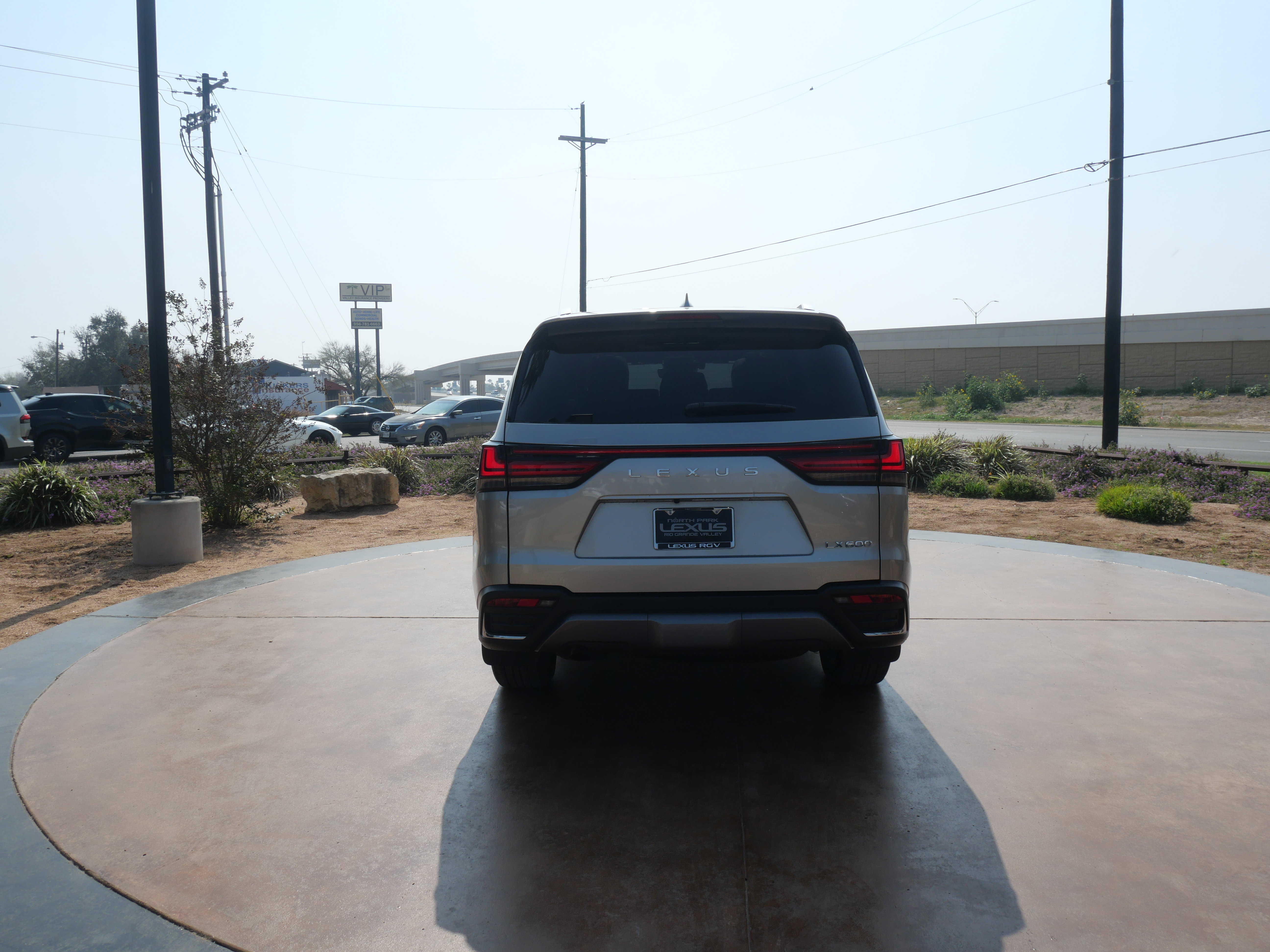 Certified 2024 Lexus LX 600 4WD w/ Luxury Package image 4