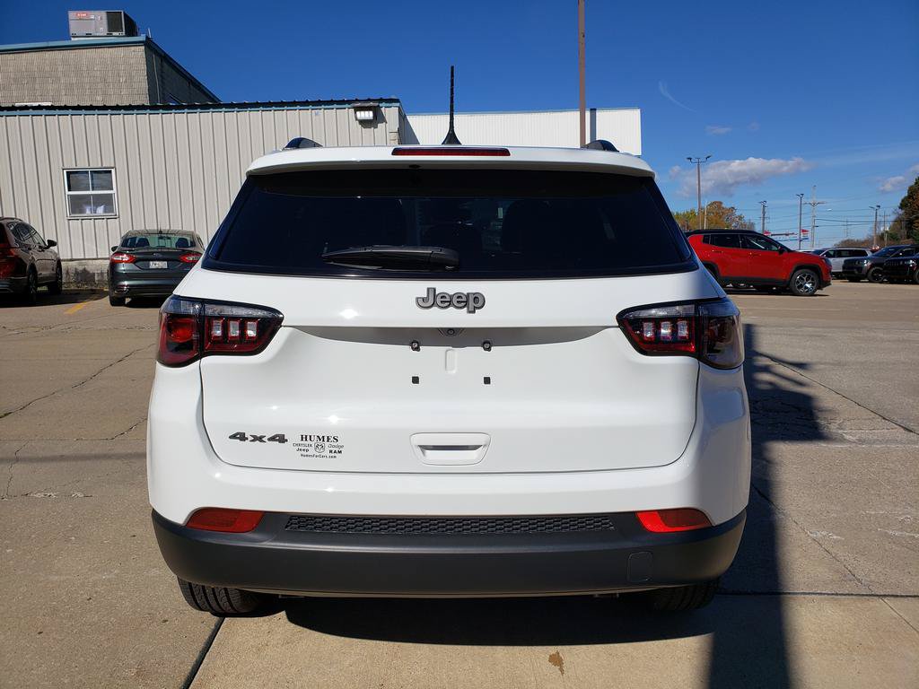 New 2026 Jeep Compass Latitude AWD/4WD image 4