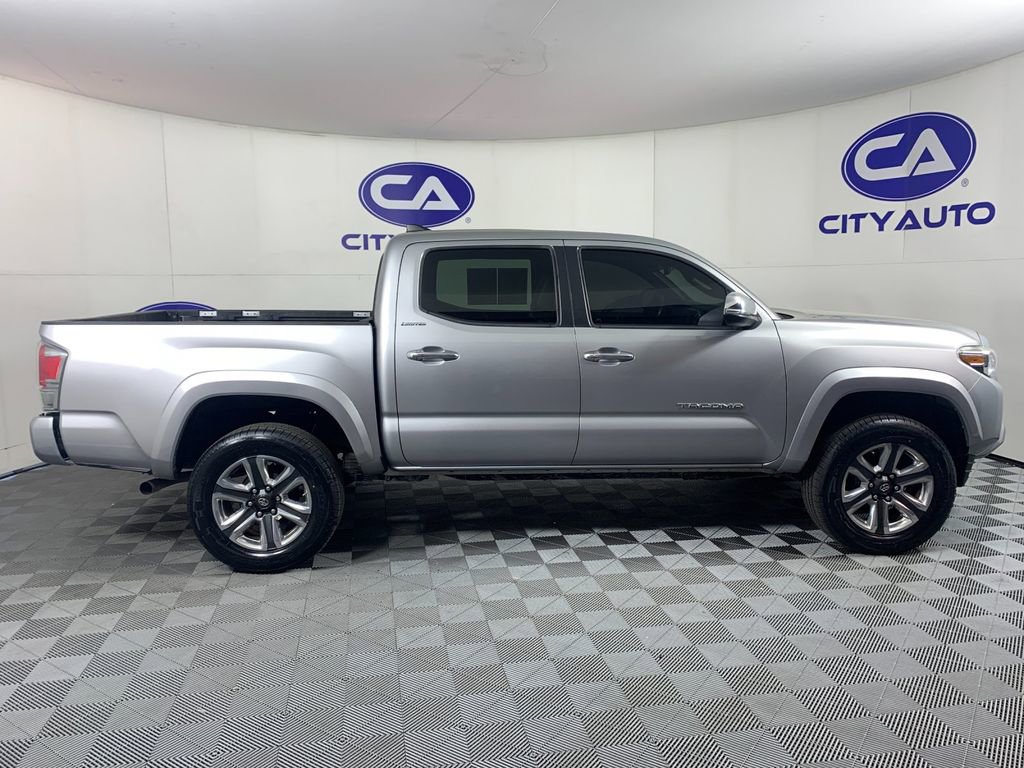 Used 2016 Toyota Tacoma Limited w/ Towing Package image 2