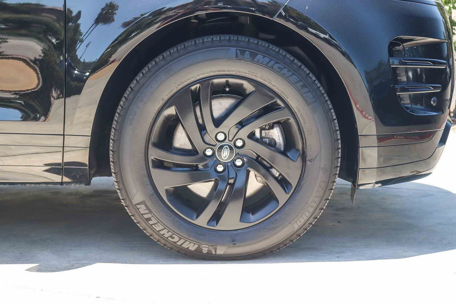 Used 2023 Land Rover Range Rover Evoque R-Dynamic S AWD/4WD image 9