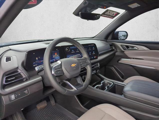Used 2026 Chevrolet Traverse LT w/ Sun and Wheel Package FWD image 11