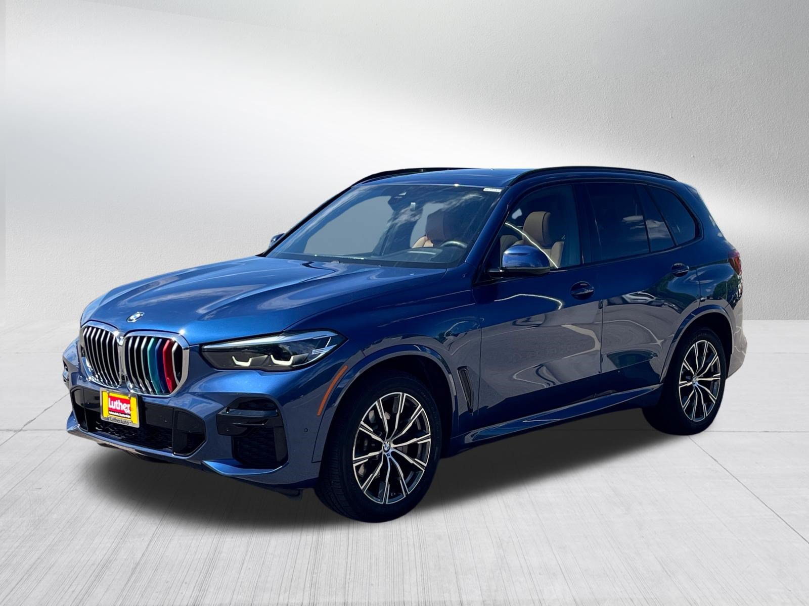 Used 2022 BMW X5 xDrive40i w/ M Sport Package AWD/4WD image 3