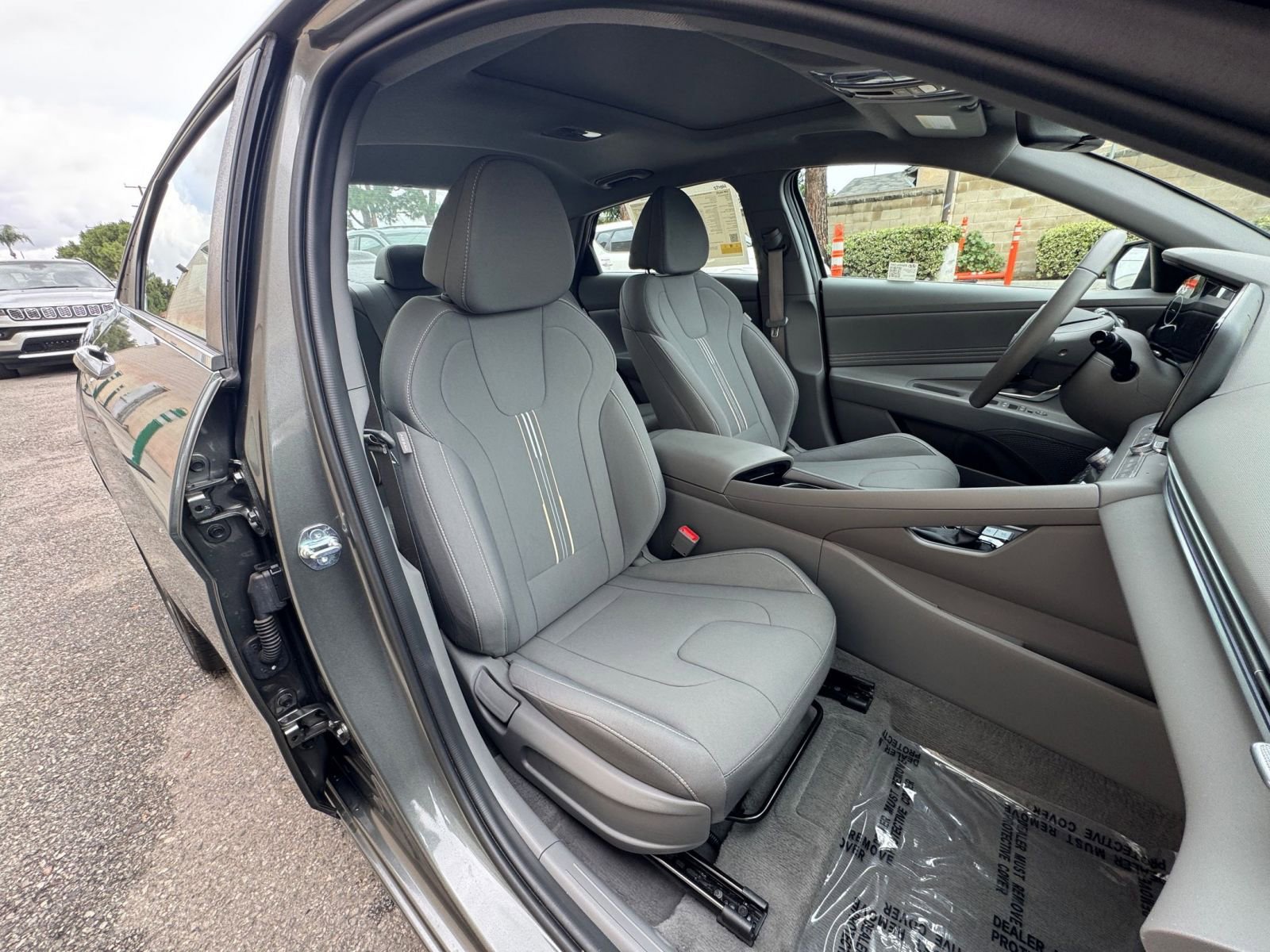 Used 2025 Hyundai Elantra SEL FWD image 38