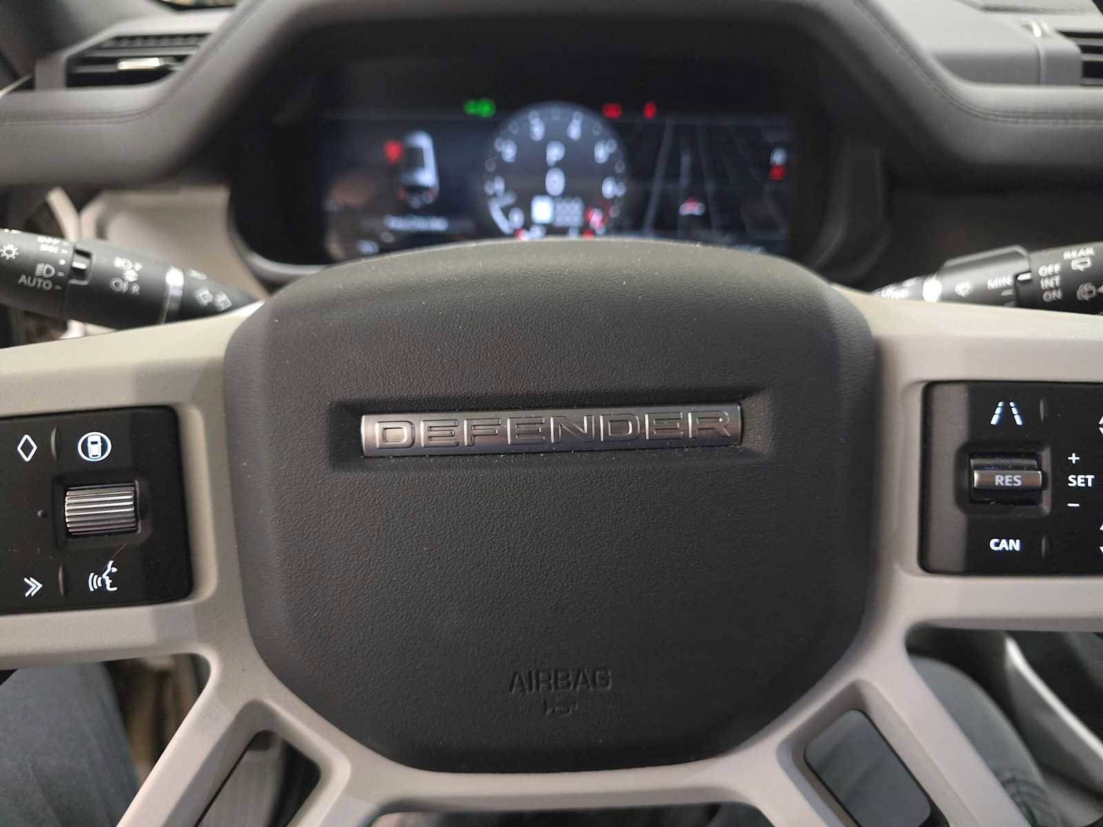 Used 2025 Land Rover Defender 130 S image 25