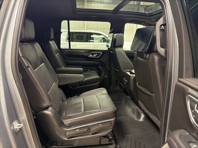 Used 2022 Chevrolet Suburban RST w/ Luxury Package image 27