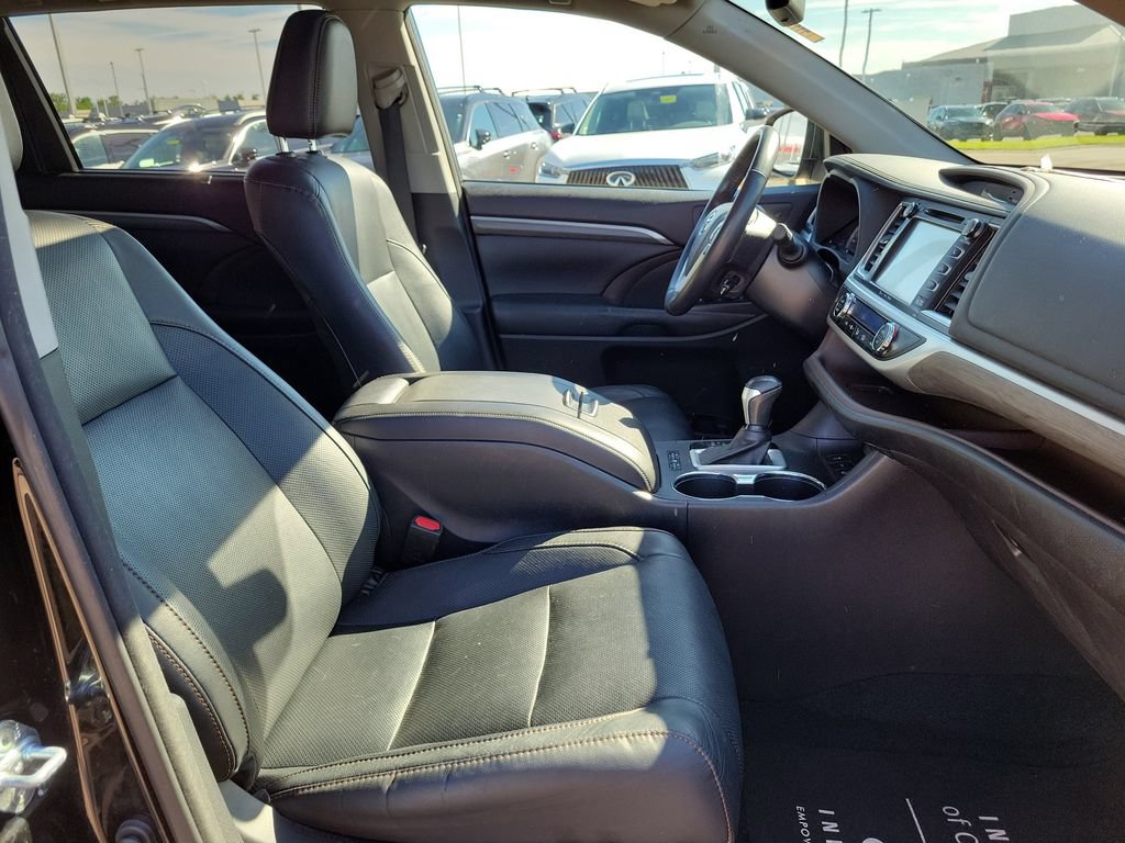 Used 2017 Toyota Highlander Limited AWD/4WD image 30