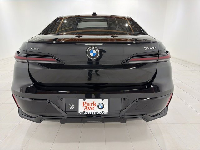 Used 2025 BMW 740i xDrive w/ Premium Package image 4