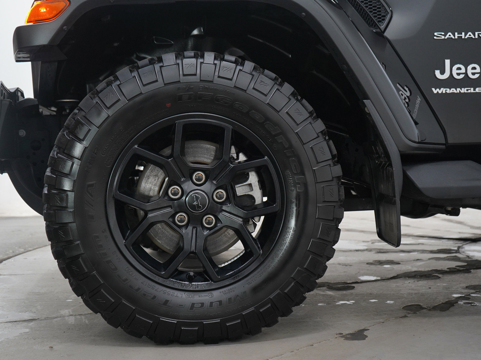 Used 2023 Jeep Wrangler Sahara w/ Cold Weather Group image 28