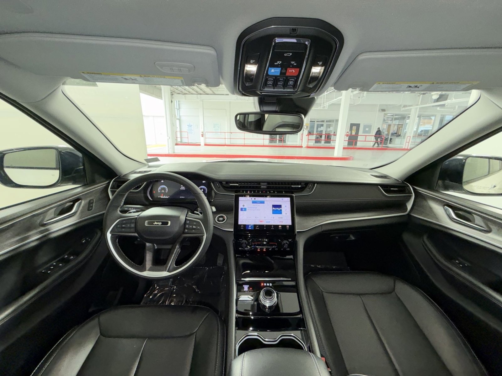 Used 2023 Jeep Grand Cherokee Limited w/ Black Appearance Package image 23