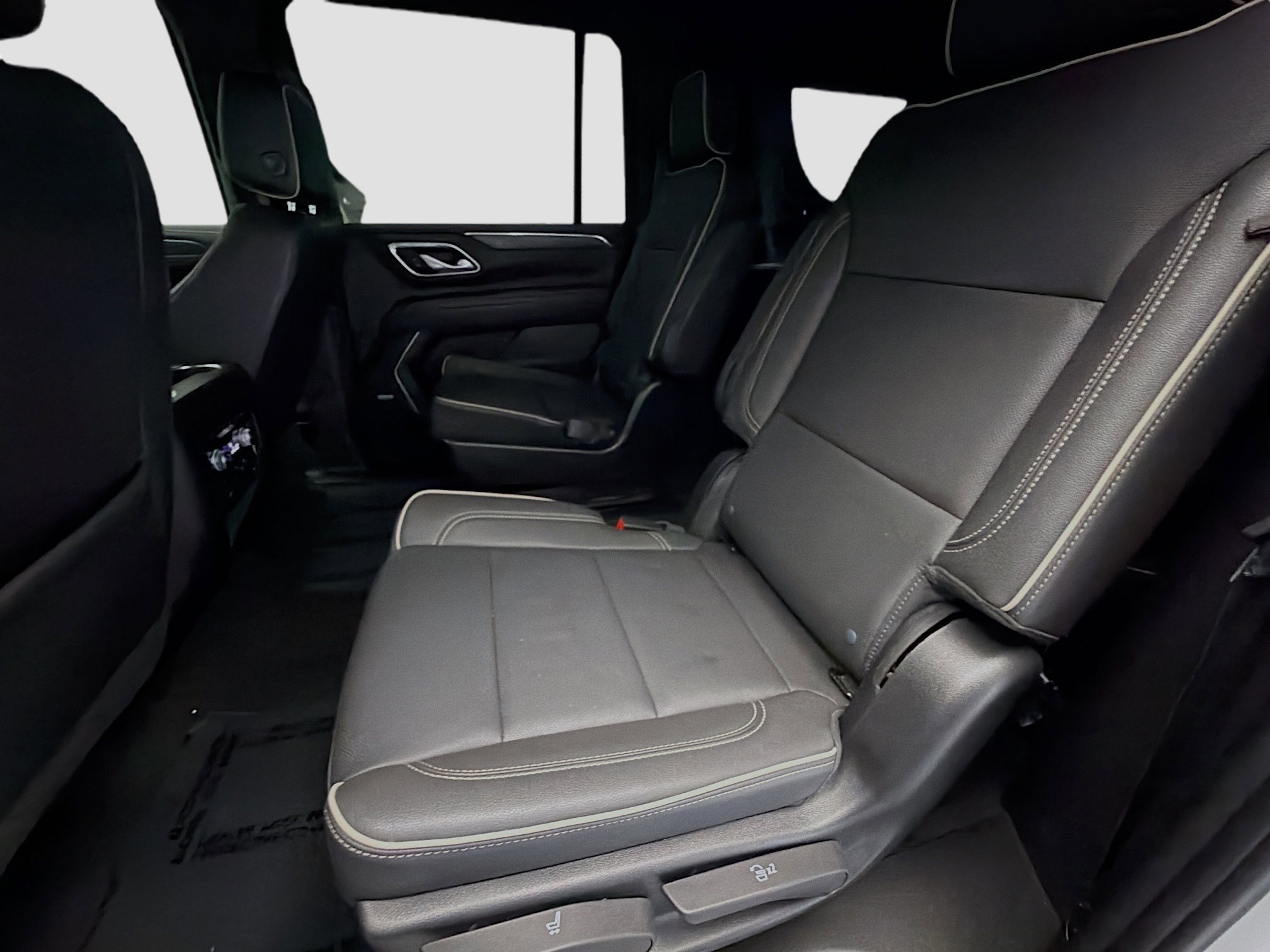 Used 2022 GMC Yukon XL SLT w/ SLT Premium Package image 13