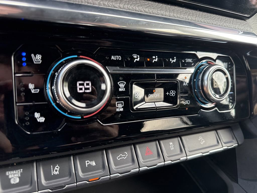 Used 2024 GMC Sierra 3500 Denali image 24