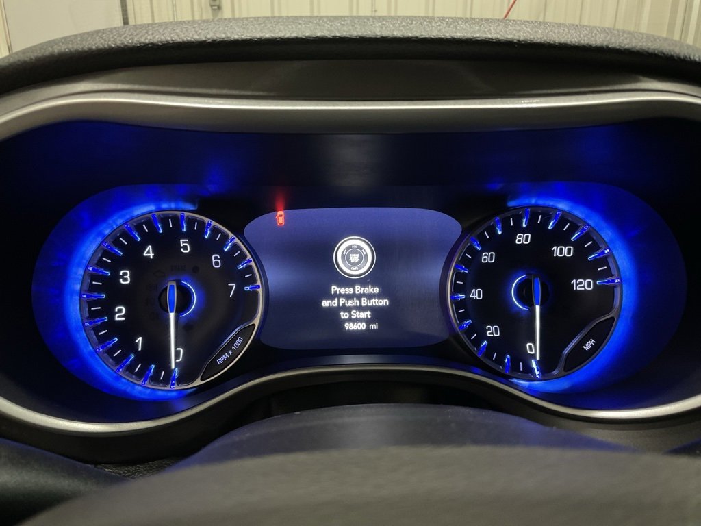 Used 2022 Chrysler Pacifica Touring-L w/ Uconnect Theater Family Group image 18