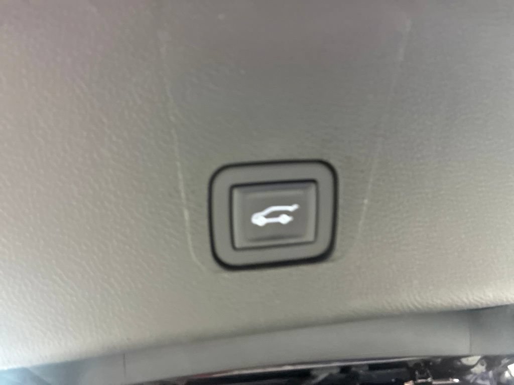 Used 2023 Chevrolet Traverse High Country w/ LPO, Floor Liner Package AWD/4WD image 42