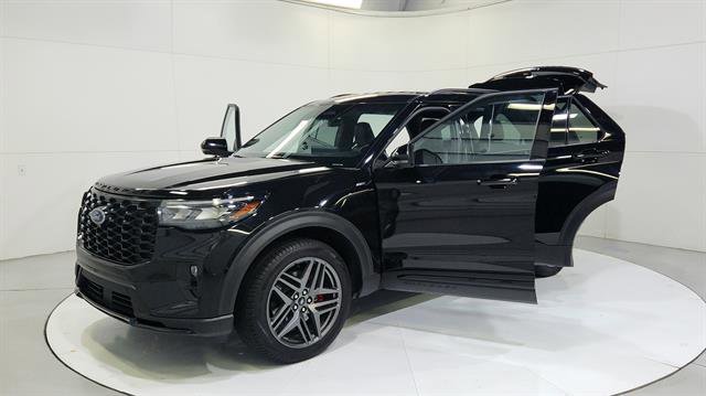 Used 2025 Ford Explorer ST-Line w/ ST-Line Street Pack image 30