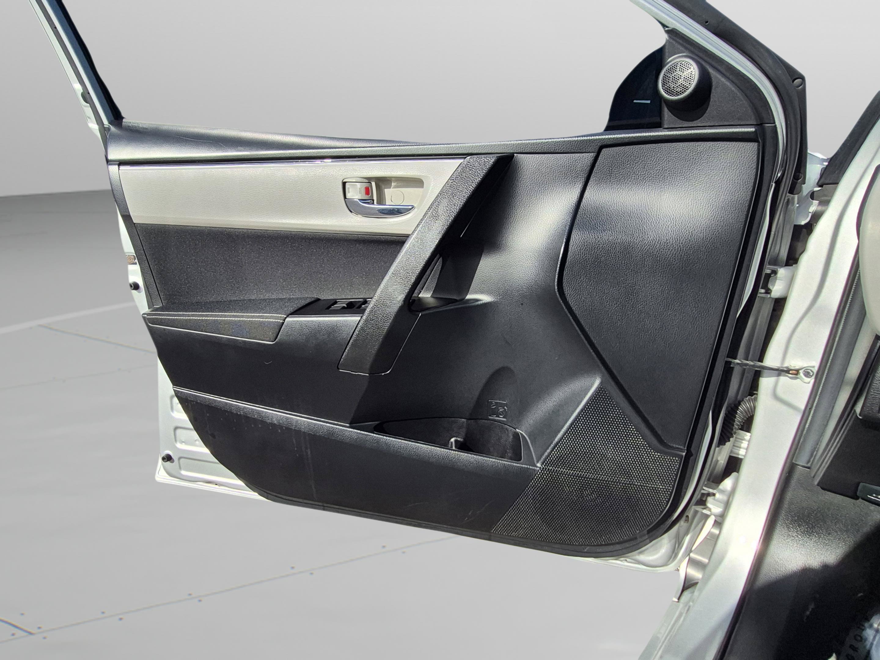 Used 2019 Toyota Corolla LE FWD image 22