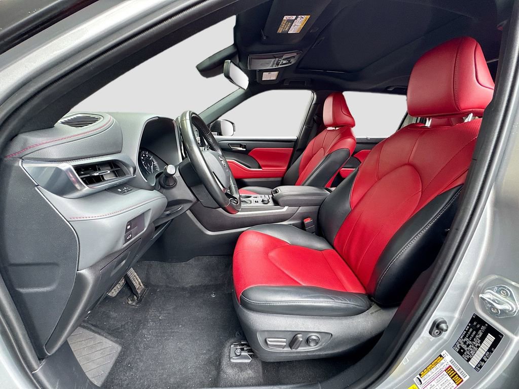 Used 2021 Toyota Highlander XSE image 12