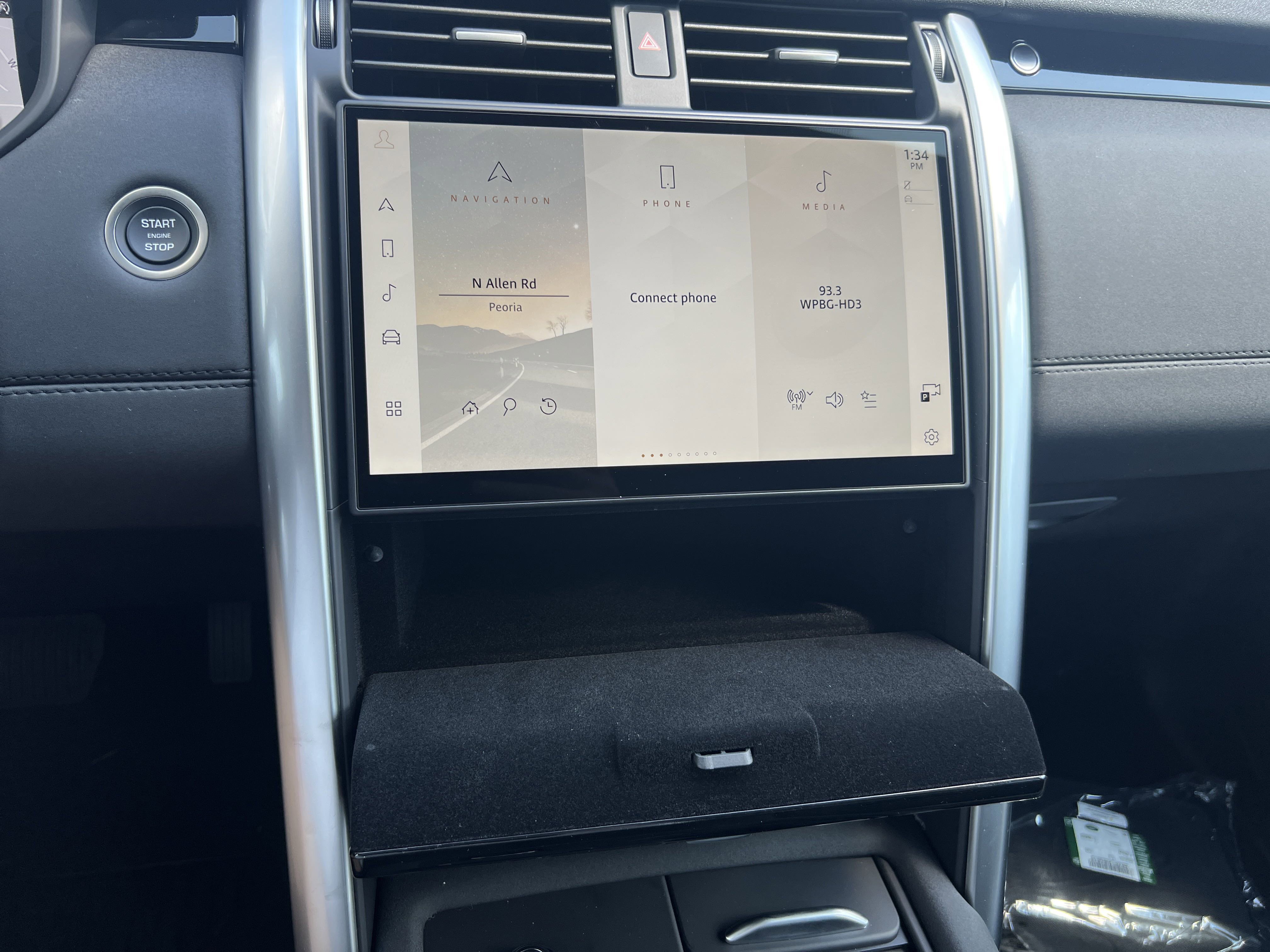 New 2025 Land Rover Discovery S image 17