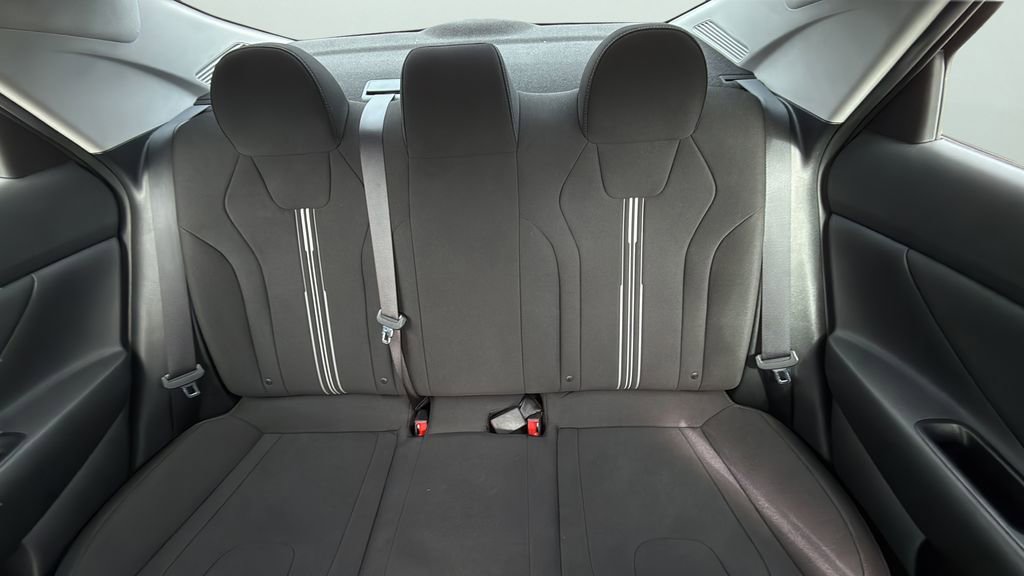 Used 2023 Hyundai Elantra SEL w/ Convenience Package image 12