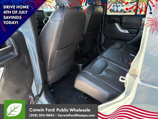 Used 2014 Jeep Wrangler Unlimited Rubicon w/ Connectivity Group AWD/4WD image 28