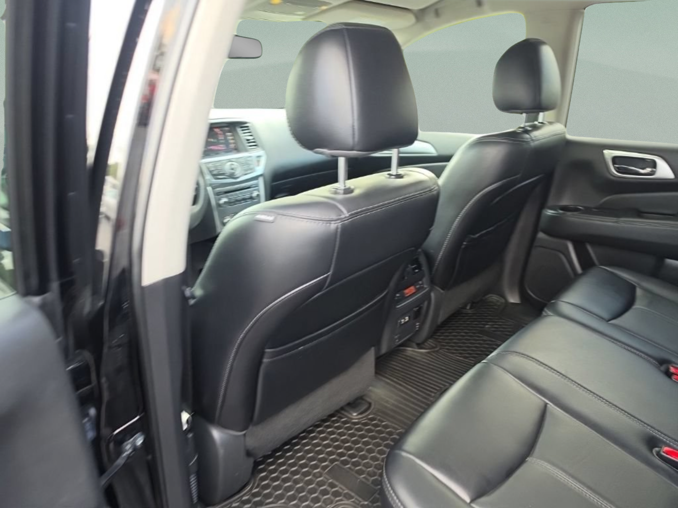 Used 2019 Nissan Pathfinder SL FWD image 29