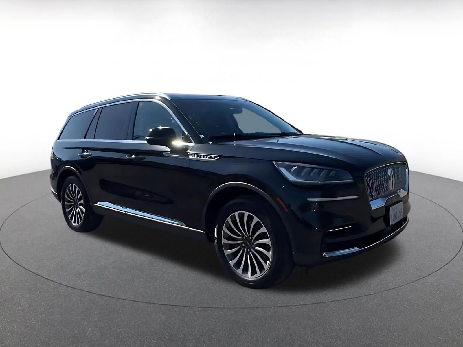 Used 2024 Lincoln Aviator Reserve image 2