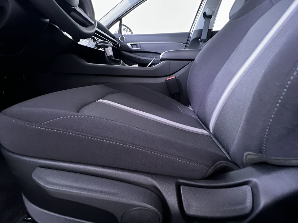 Used 2025 Hyundai Sonata SE FWD image 14