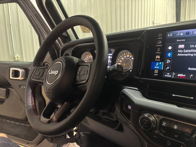 Used 2024 Jeep Wrangler Unlimited Rubicon w/ Convenience Group image 17