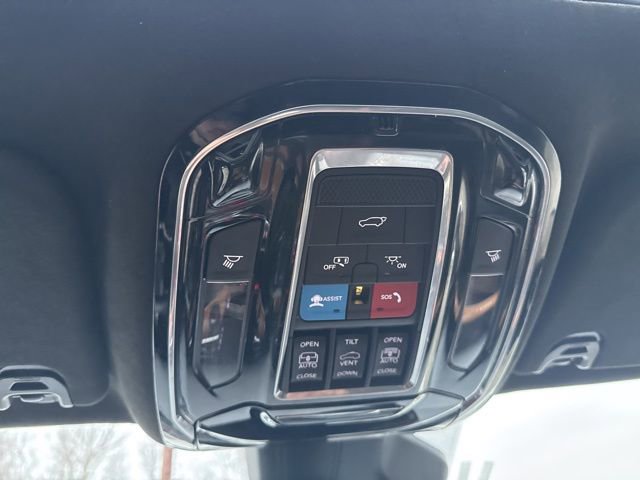 Used 2024 Jeep Grand Wagoneer L Series III image 32