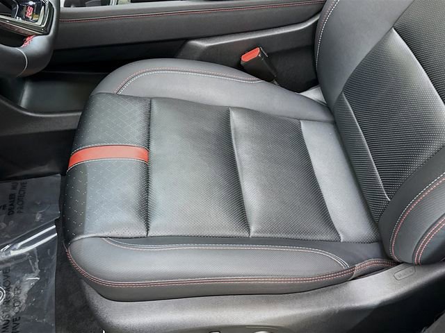 Used 2024 Chevrolet Traverse RS image 23