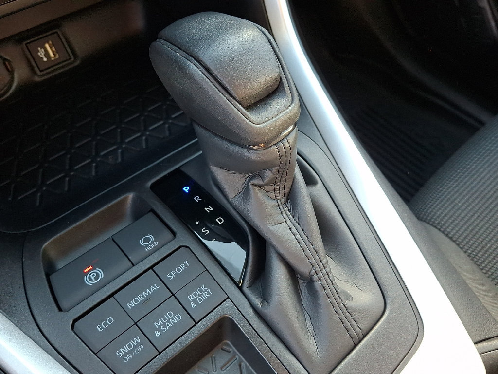 Used 2025 Toyota RAV4 LE AWD/4WD image 17