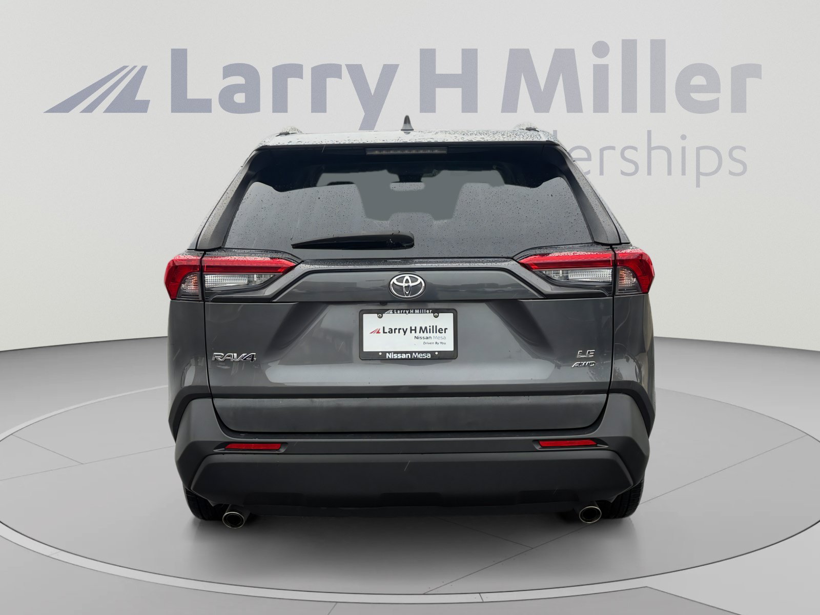 Used 2021 Toyota RAV4 LE AWD/4WD image 4