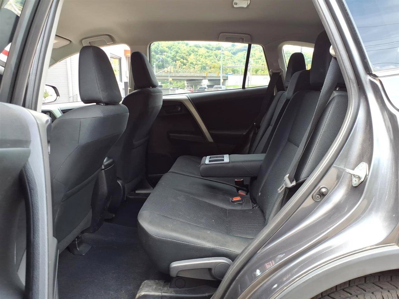 Used 2016 Toyota RAV4 LE AWD/4WD image 8