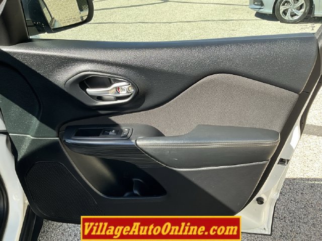 Used 2017 Jeep Cherokee Sport w/ Cold Weather Group FWD image 37