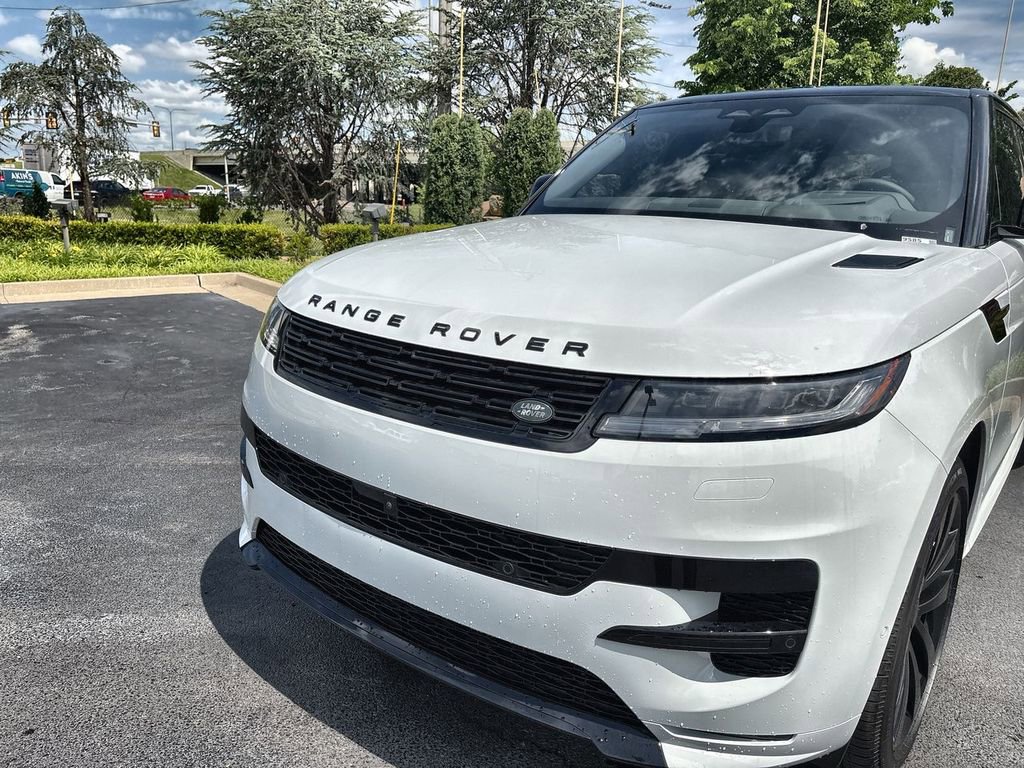 New 2026 Land Rover Range Rover Sport Dynamic SE AWD/4WD image 9