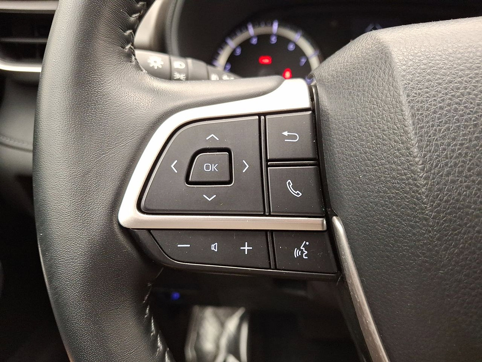 Used 2022 Toyota Highlander LE AWD/4WD image 17