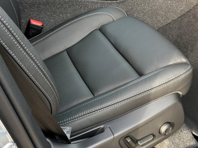 New 2025 Volvo XC40 B5 Plus w/ Climate Package image 12