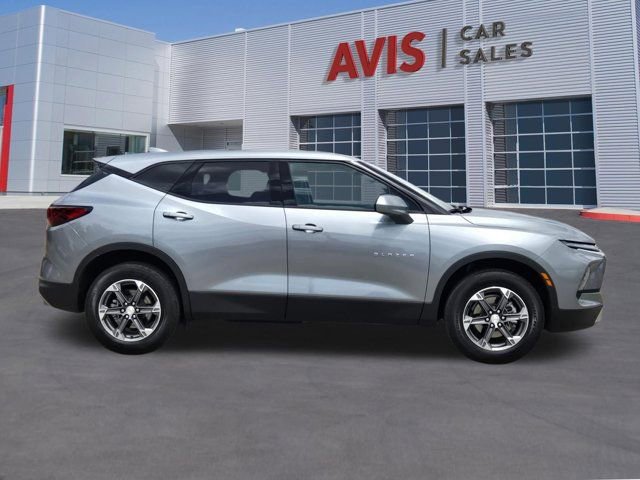 Used 2025 Chevrolet Blazer LT FWD image 5