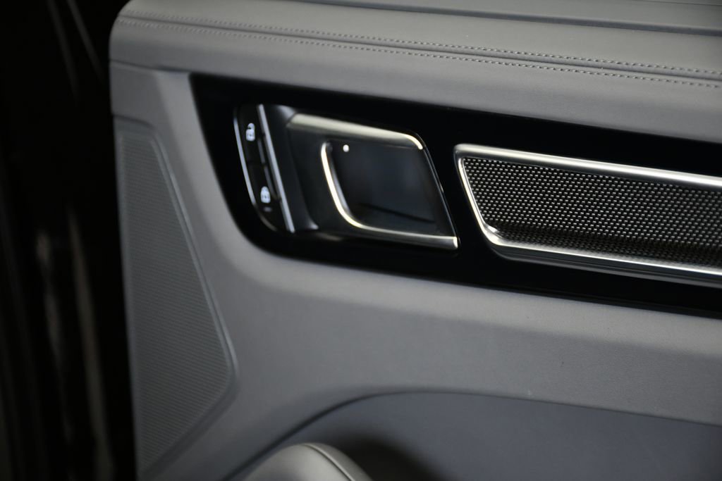 Certified 2023 Porsche Cayenne Turbo AWD/4WD image 30