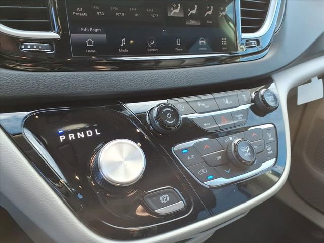 Used 2024 Chrysler Pacifica Touring-L image 22