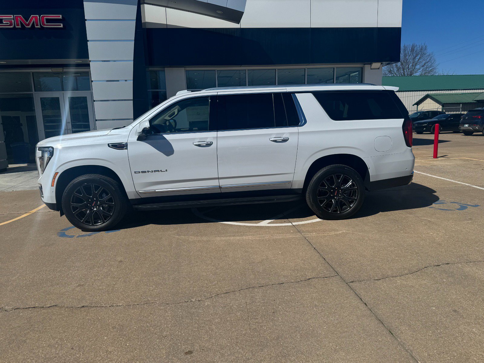New 2026 GMC Yukon XL Denali w/ LPO, Floor Liner Package image 15