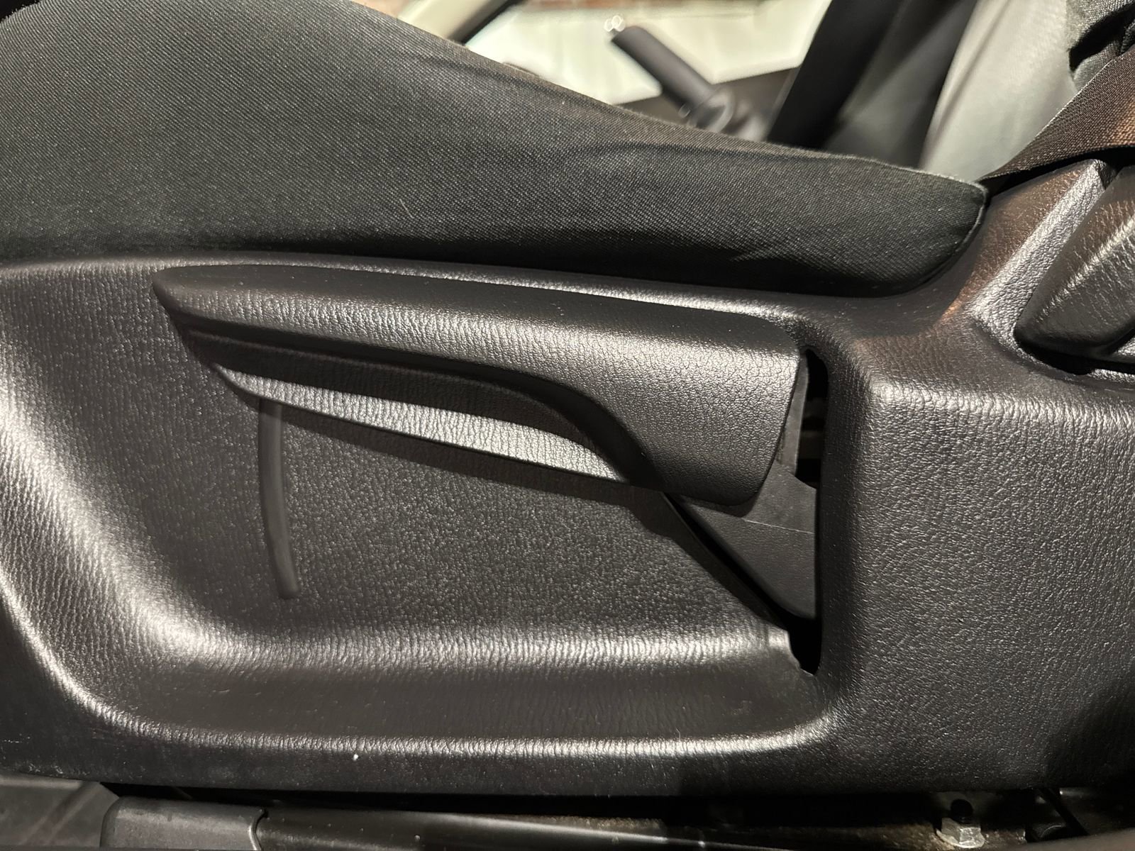 Used 2015 MAZDA MAZDA3 i Sport FWD image 23