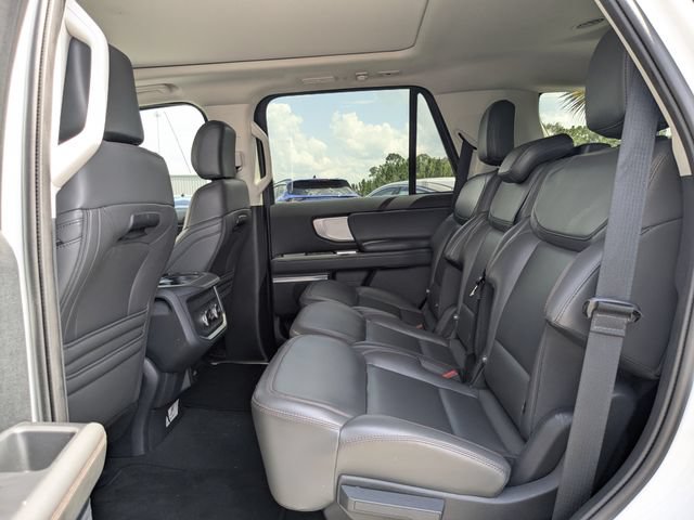 Used 2025 Ford Expedition Active AWD/4WD image 21