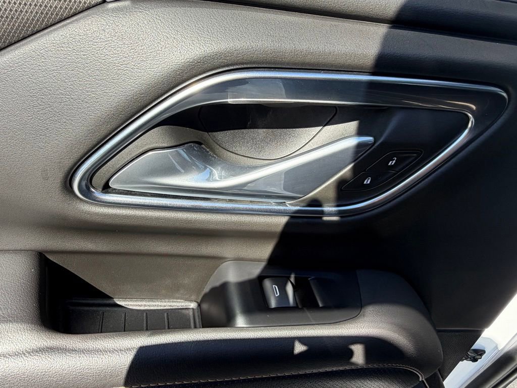 Used 2024 GMC Yukon AT4 w/ AT4 Premium Package image 19